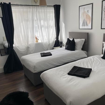 Lovely 2Bedroom 4Mins From Wimbledon Station Лондон Экстерьер фото