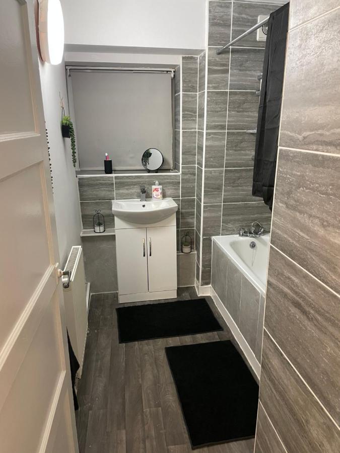 Lovely 2Bedroom 4Mins From Wimbledon Station Лондон Экстерьер фото