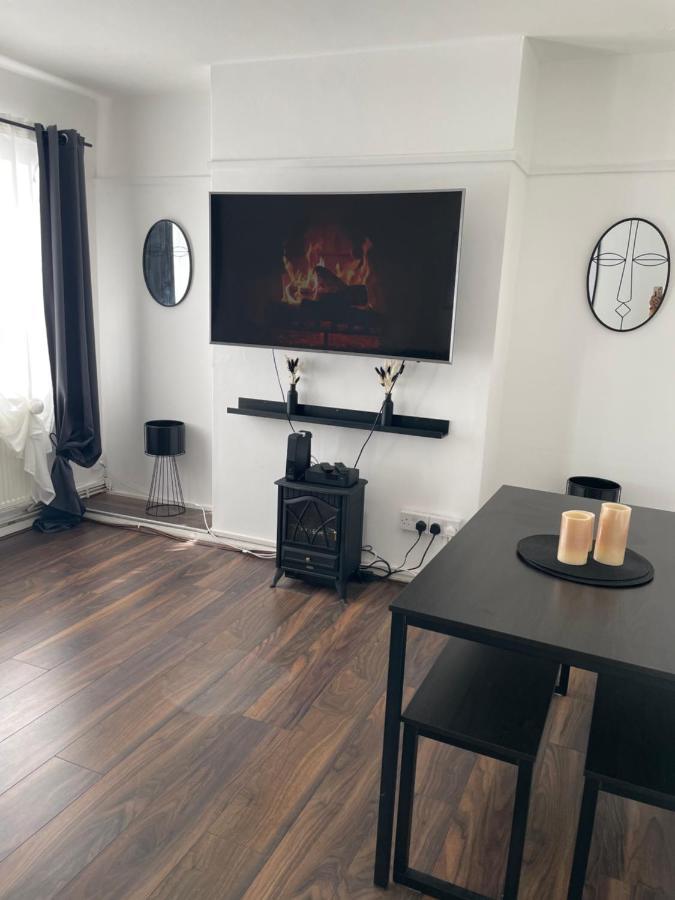 Lovely 2Bedroom 4Mins From Wimbledon Station Лондон Экстерьер фото